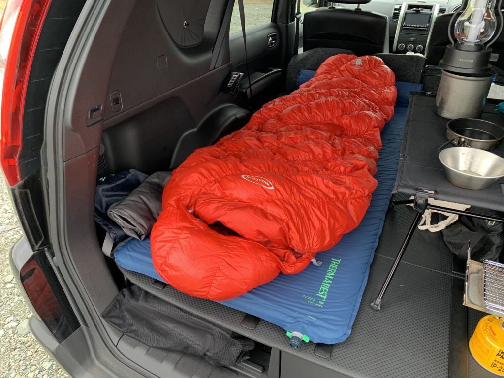 冬の車中泊の寒さ対策を解説 寝袋や電気毛布など防寒グッズも 虫嫌いの車中泊キャンパー